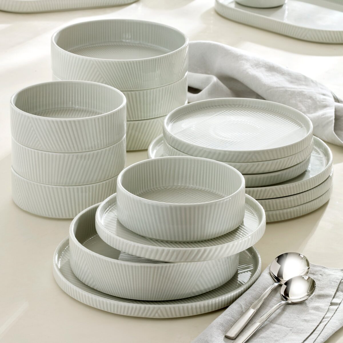 Vapor 16-Piece Dinnerware Set