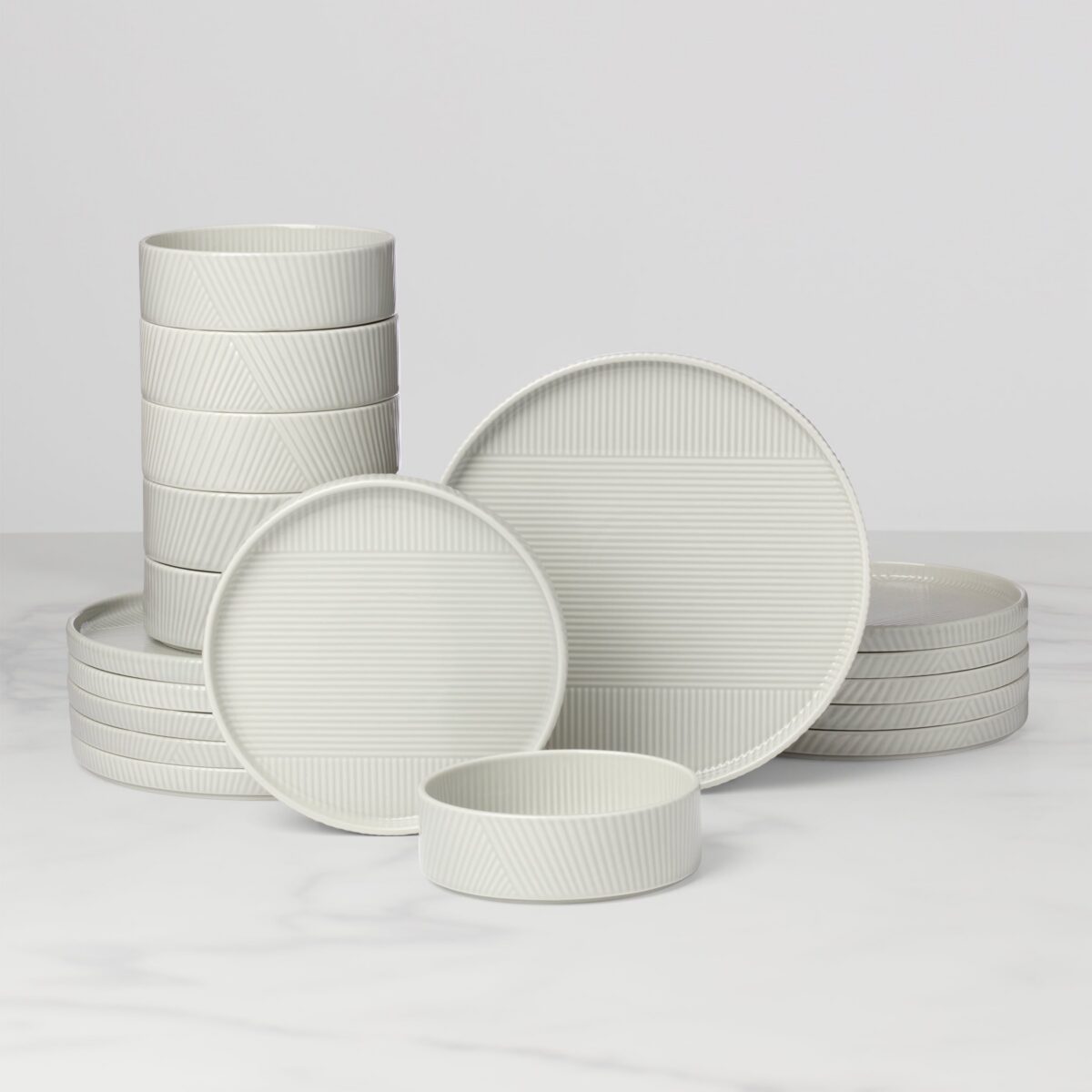 Vapor 18-Piece Dinnerware Set